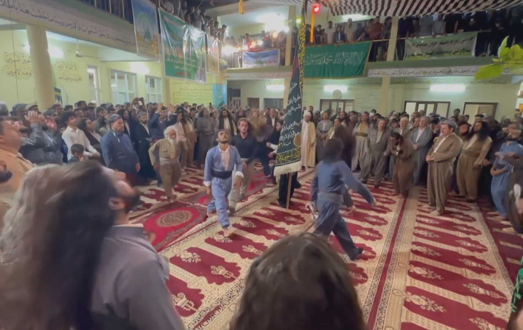 بە بەشداریی هەزاران دەروێش لە تەکیەی شێخ عەبدولعەزیزی گەیلانی لە ئاکرێ یادی مەولوود کرایەوە