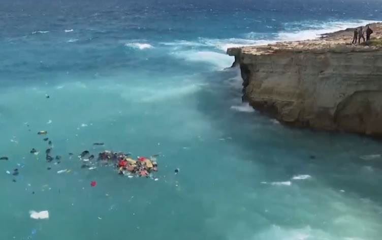 Kobanili göçmenlerin teknesi Cezayir’de battı, 18 göçmen kayıp