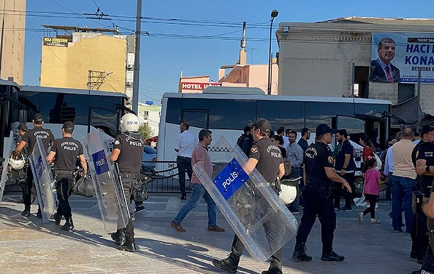 Li Rihayê rê li ber 'Meşa Azadiyê' hat girtin; 5 kes hatin desteserkirin