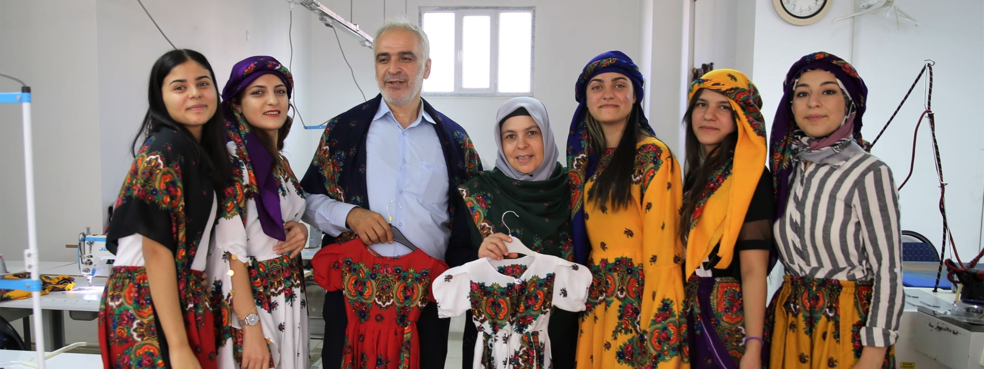 Wêne; Li Mêrdîn cilûbergên Kurdî didirûn û difiroşin 5 welatan