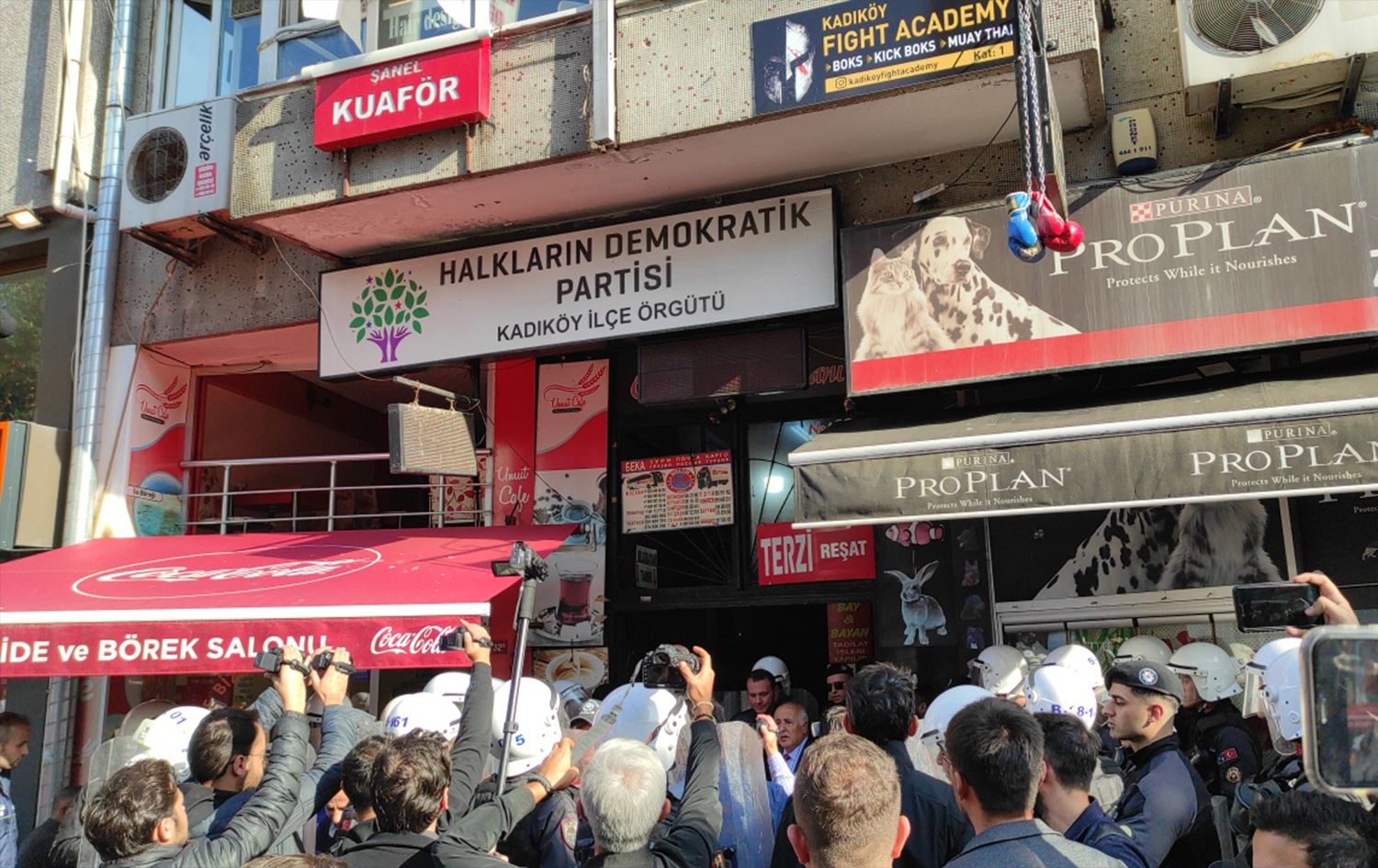 Li Stenbolê 51 kes hatin desteserkirin