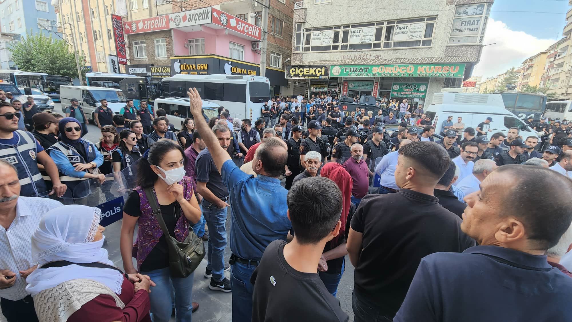 خۆپێشاندەرە دەستبەسەرکراوەکانی وان، جۆلەمێرگ و ئیستەنبووڵ ئازاد کران