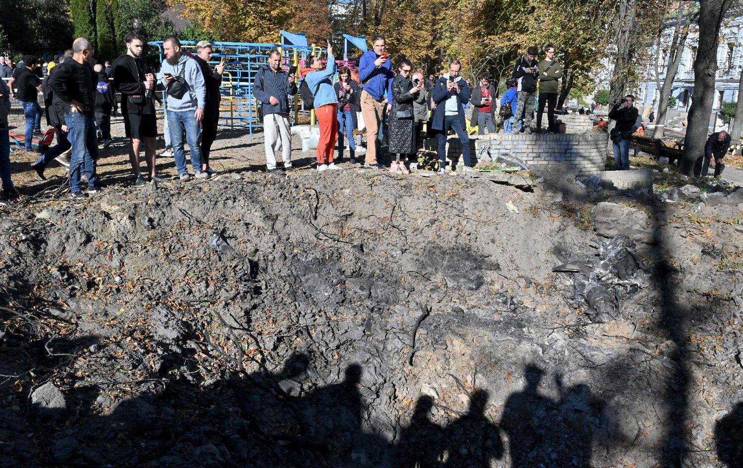 زیلینسکی: رووسیا دەیان مووشەک و درۆنی شاهێدی ئێرانی لە هێرشەکەی کیێڤ بەکارهێناوە