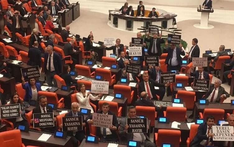 Basın yayın yasası teklifinin bir maddesi daha Meclis'ten geçti