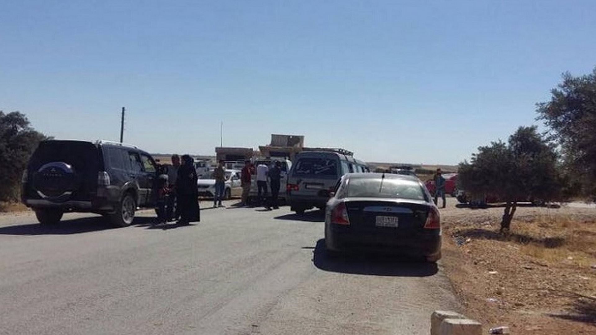 Çekdarên Îranê rê nadin koçberên Efrînê biçin Helebê