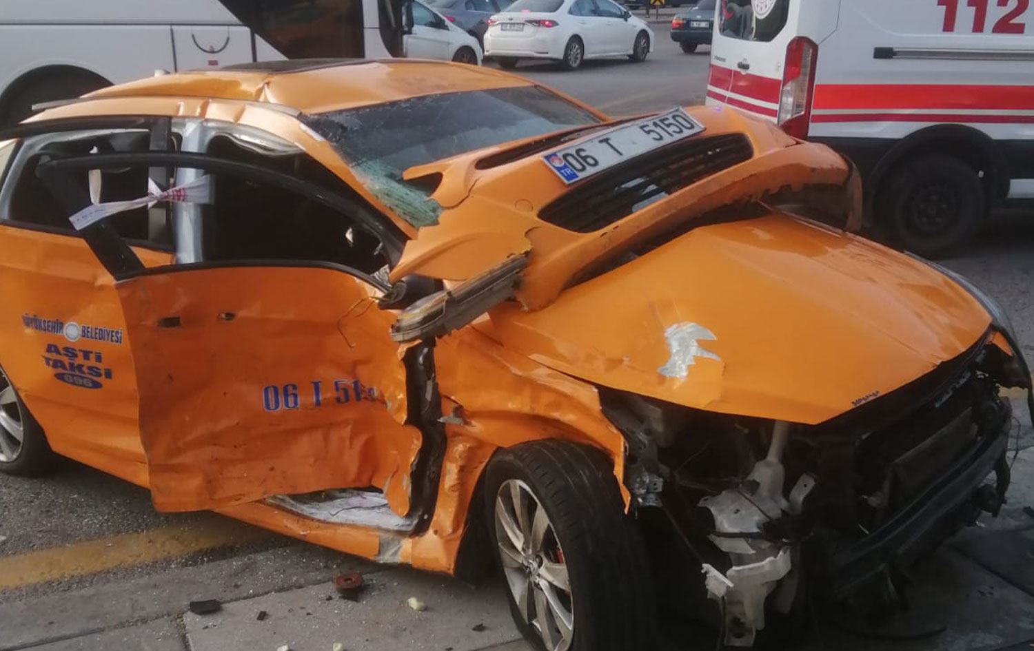 HDP milletvekilleri trafik kazası geçirdi: Bir kişi hayatını kaybetti