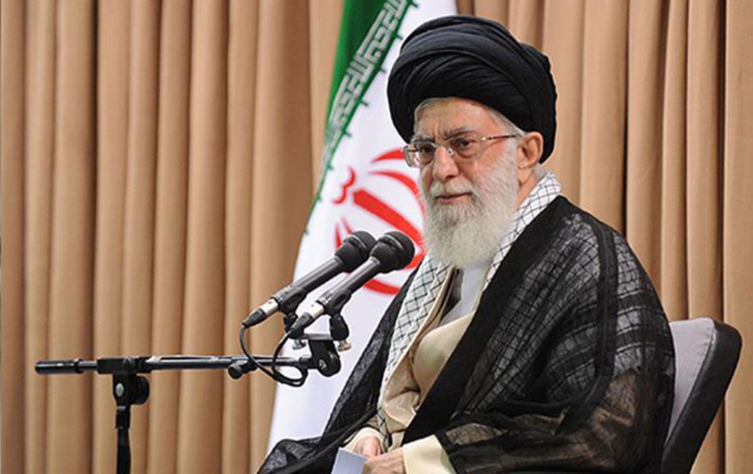 Hamaney: İran güçlü bir ağaç kimse onu kökünden sökmeye cüret etmesin