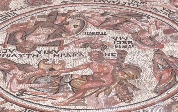 Suriye'nin Humus kentinde Roma dönemine ait mozaik bulundu