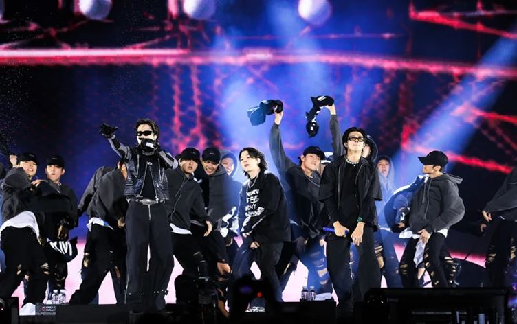 لە کۆنسێرتێکی 'بی تی ئێس' سەت هەزار کەس ئامادەبوون