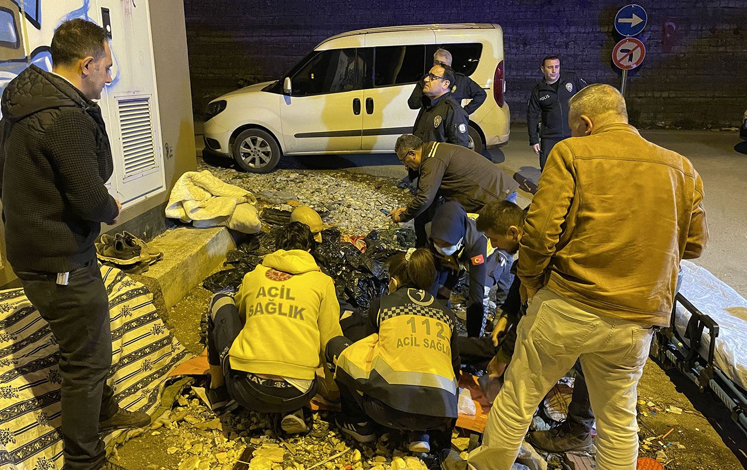 Yolda bulduğu silahı temizlerken yanlışlıkla kendini vurdu