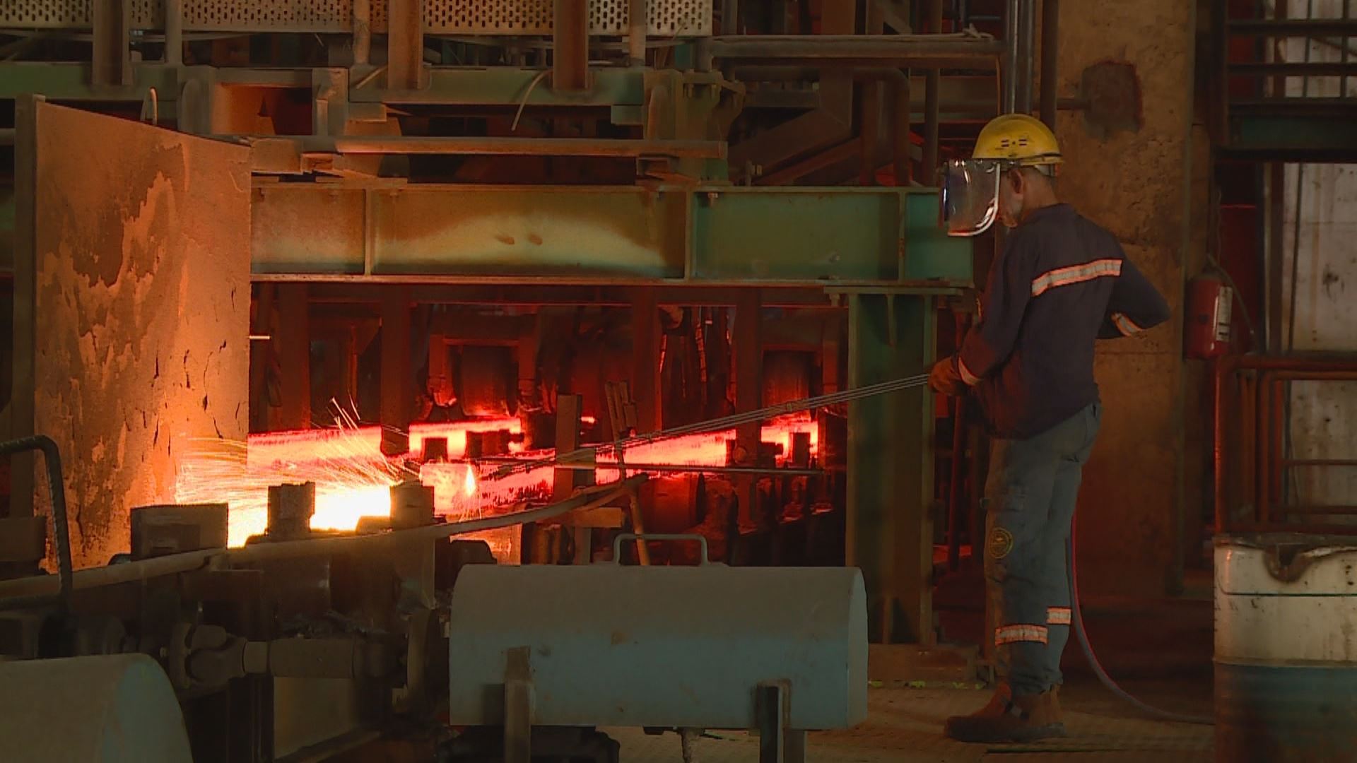 مەترسیی سەر کارگەکانی شیش و ئاسن لە هەرێمی کوردستان لە بەرنامەی لەگەڵ رەنج تاوتوێکران