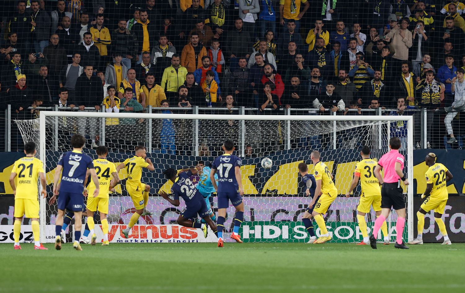 Ankaragücü-Fenerbahçe maçında 888 ton karbon salındı