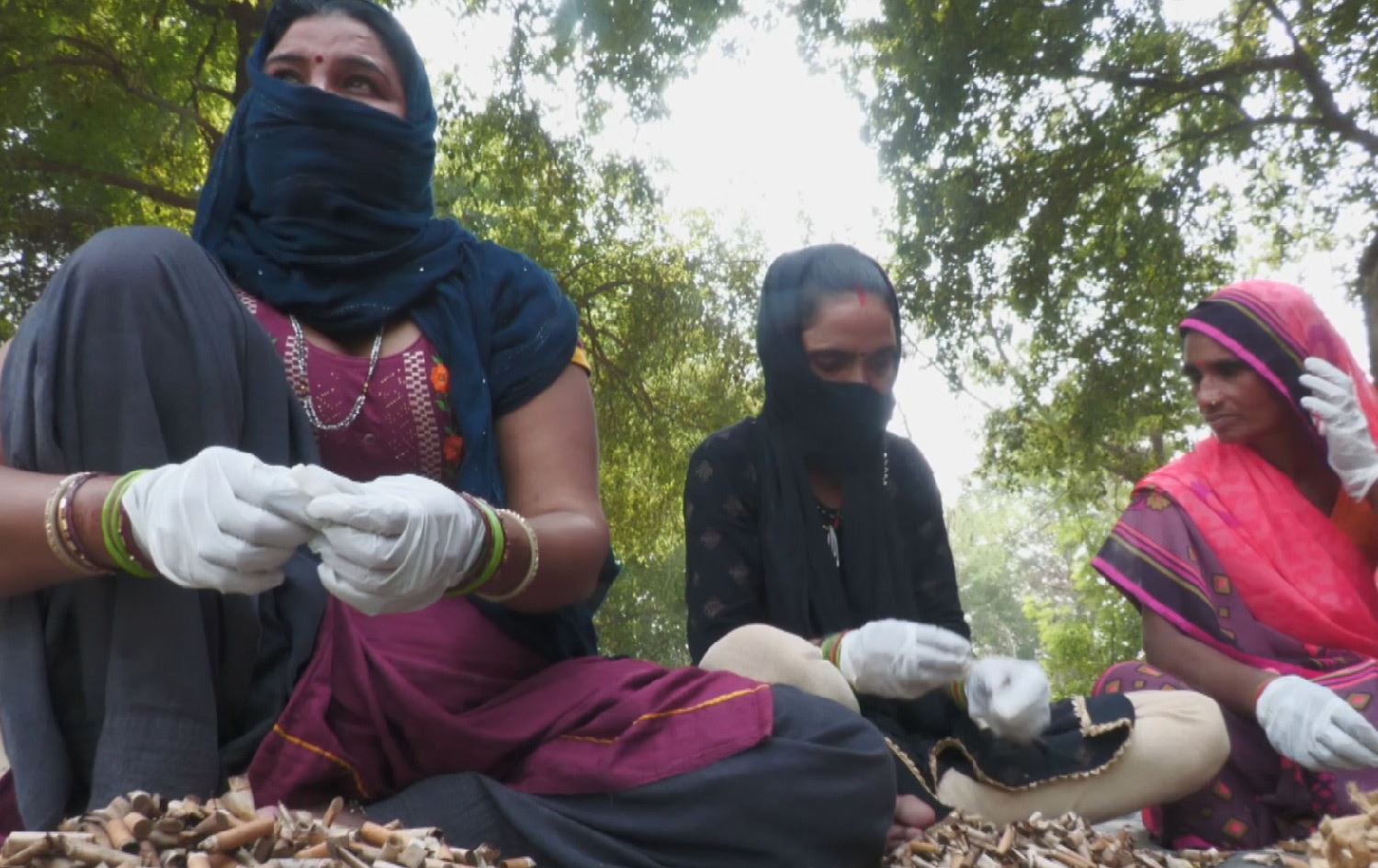 لە هیندستان فلتەری فڕێدراوی جگەرە دەکرێتە دەفتەر و بووکەڵەی منداڵان