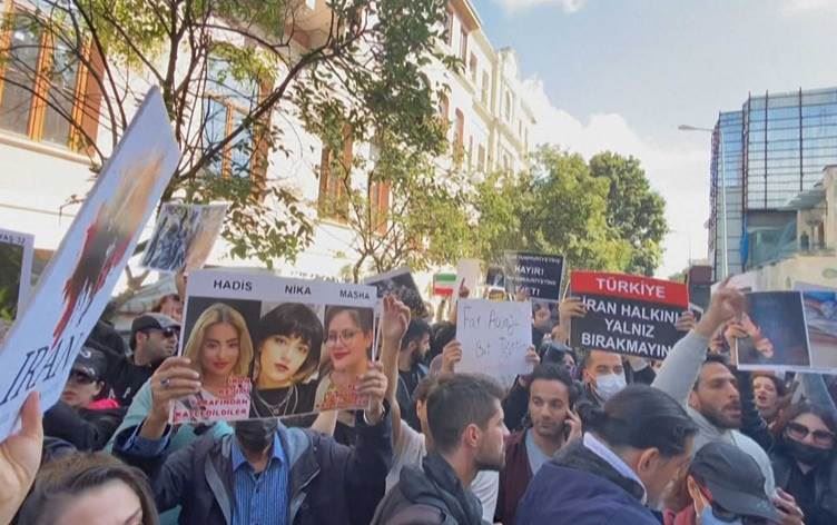 Li Stenbolê li dijî hikûmeta Îranê çalakiya nerazîbûnê hat lidarxistin