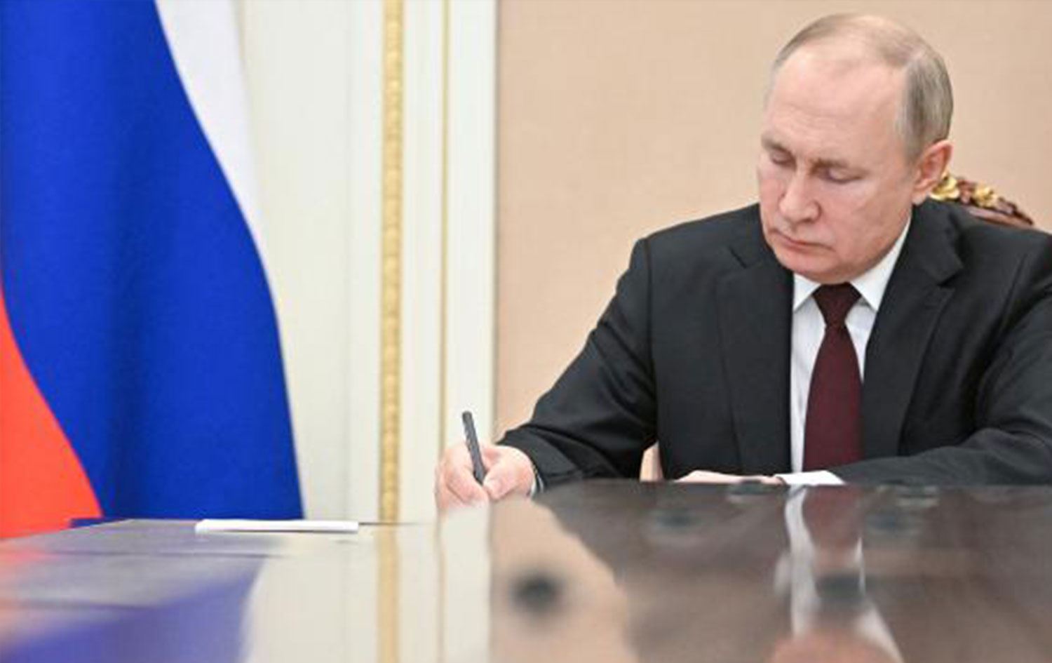 Putin Ukrayna'da ilhak edilen 4 bölgede sıkı yönetim ilan etti