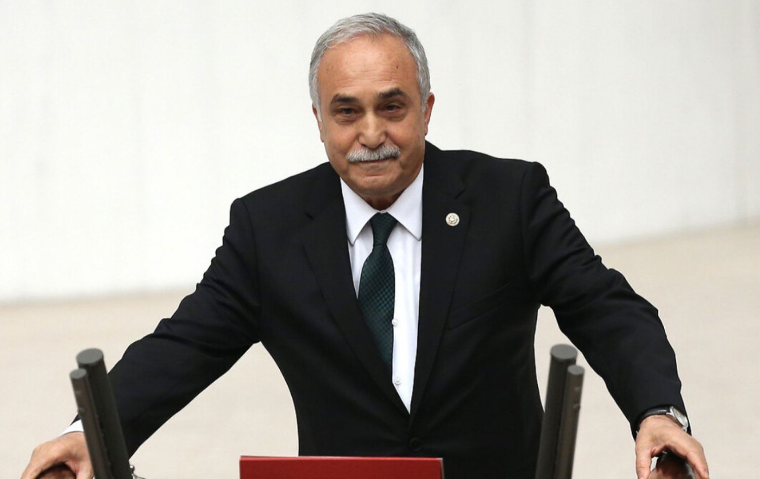 Ahmet Eşref Fakibaba ji AK Partiyê û parlamenteriyê îstifa kir