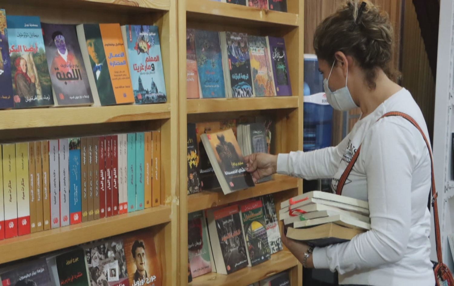 Li Qamişlo pêşangeha pirtûkan destpê kir