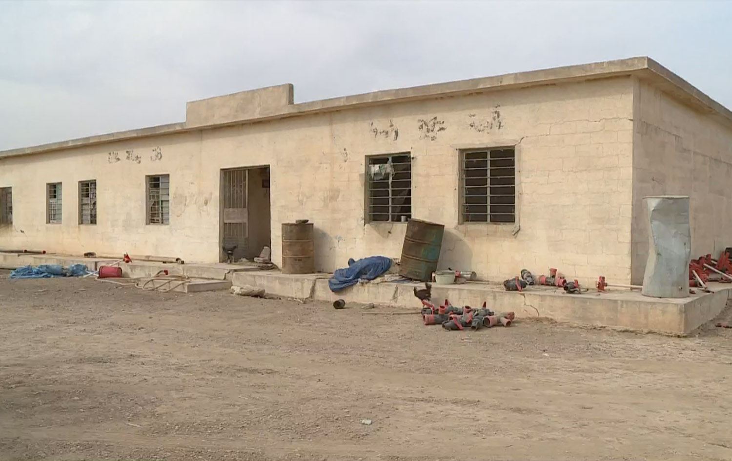 لە سنووری مەخموور 38 قوتابخانە داخراون؛ قوتابخانەیەک بووەتە شوێنی بەخێوکردنی مەڕوماڵات