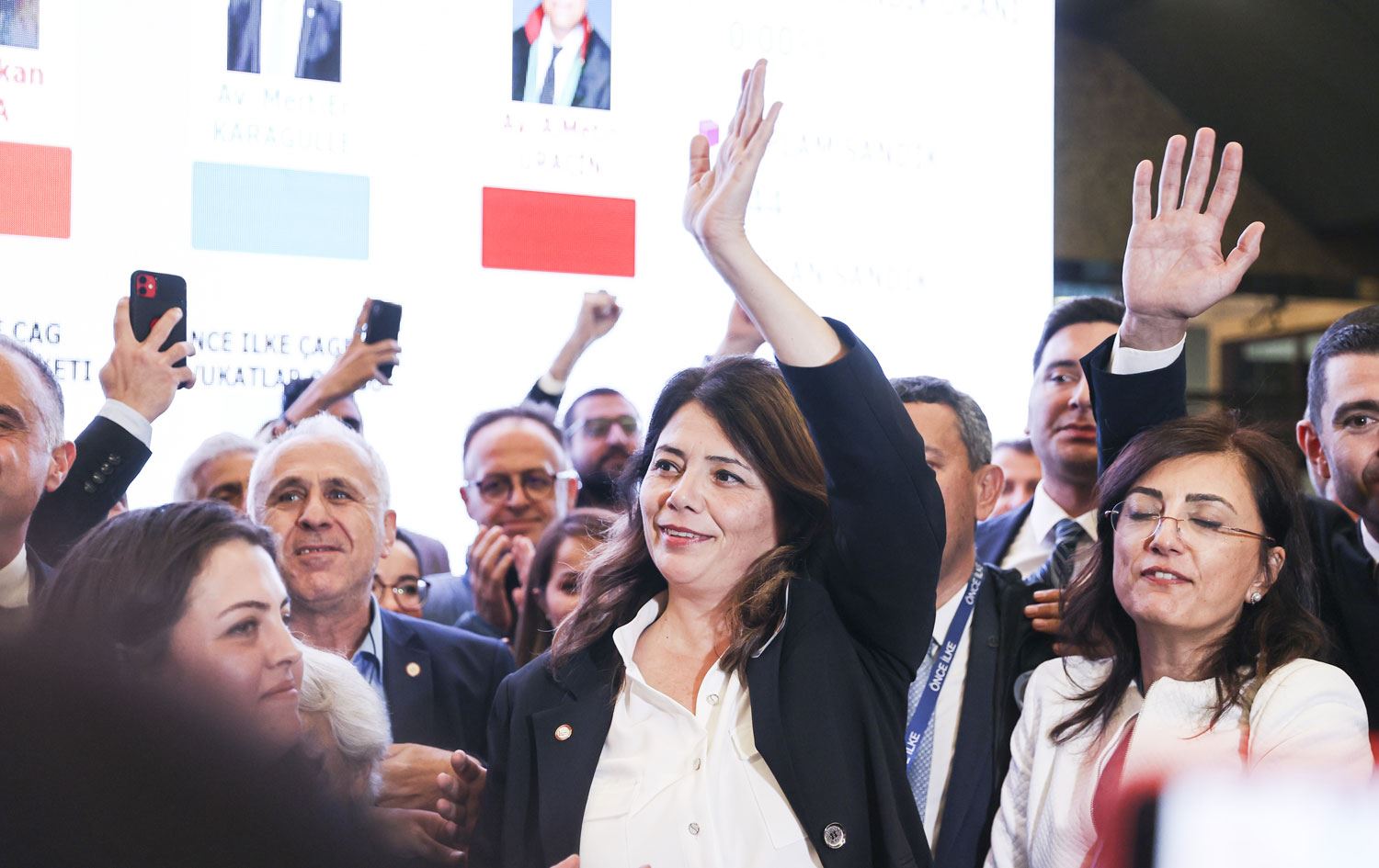 İstanbul Barosu başkanlığına ilk kez bir kadın seçildi