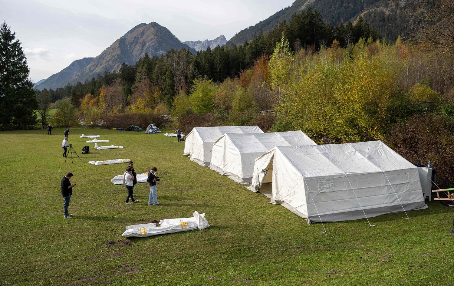 لە نەمسا گواستنەوەی کۆچبەران بۆ خێوەتەکان مشتومڕی لە وڵاتەکەدا دروستکردووە