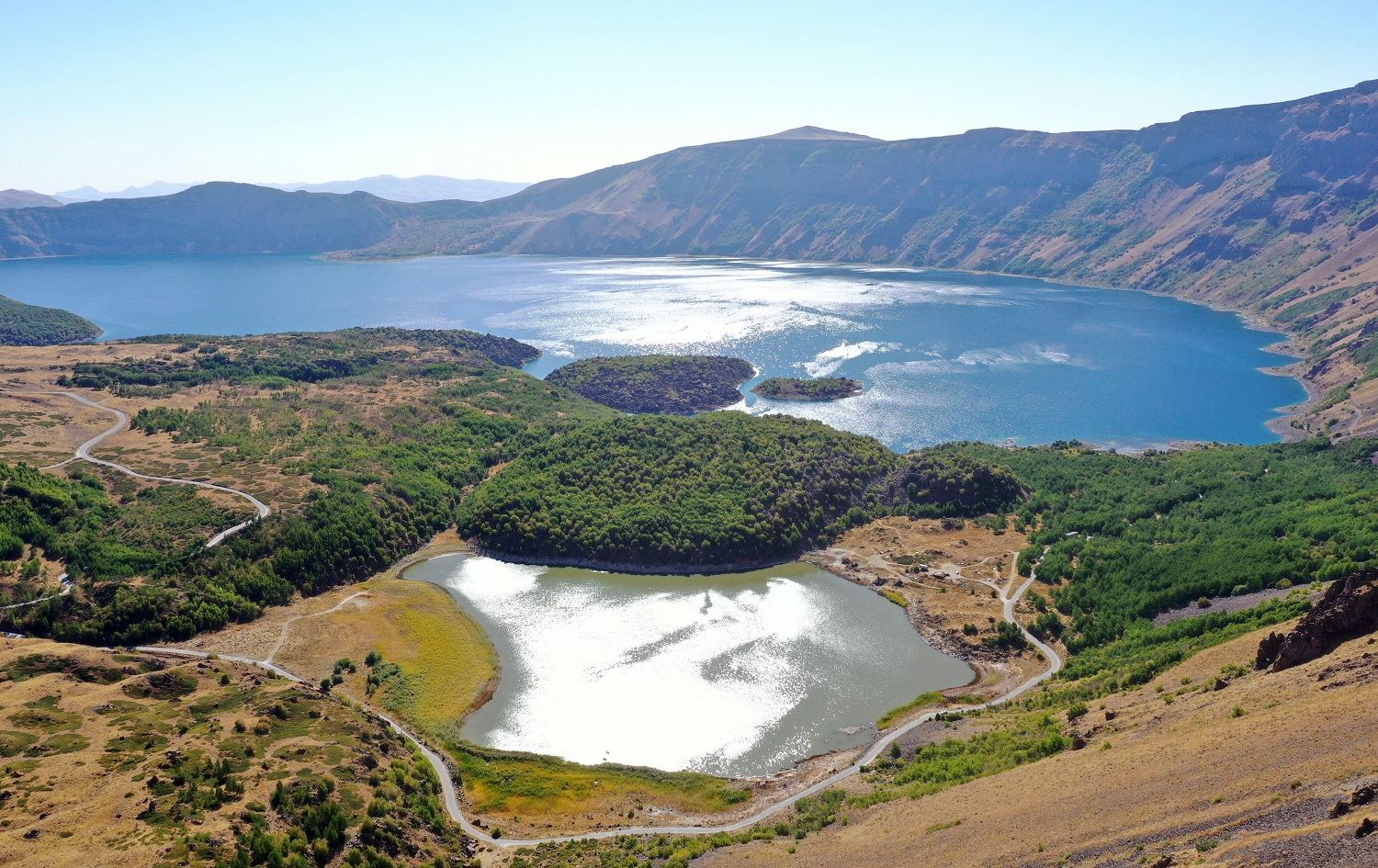 Gola Krater a Nemrûdê bi ciwaniyeke taybet pêşwaziya geştyaran dike