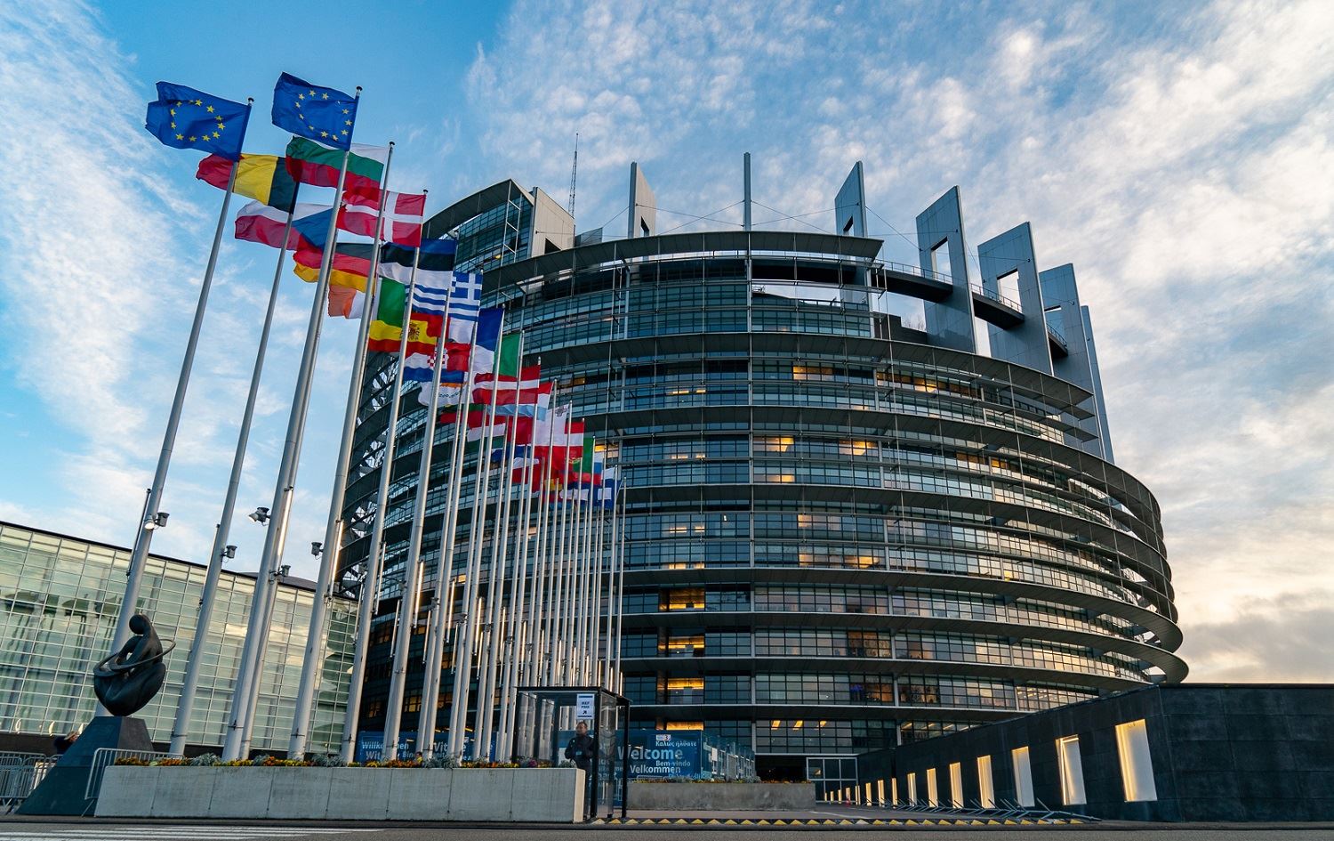 Parlamentoya Ewropayê derbarê desteserkirina rojnamevanan de nerazîbûn nîşan da