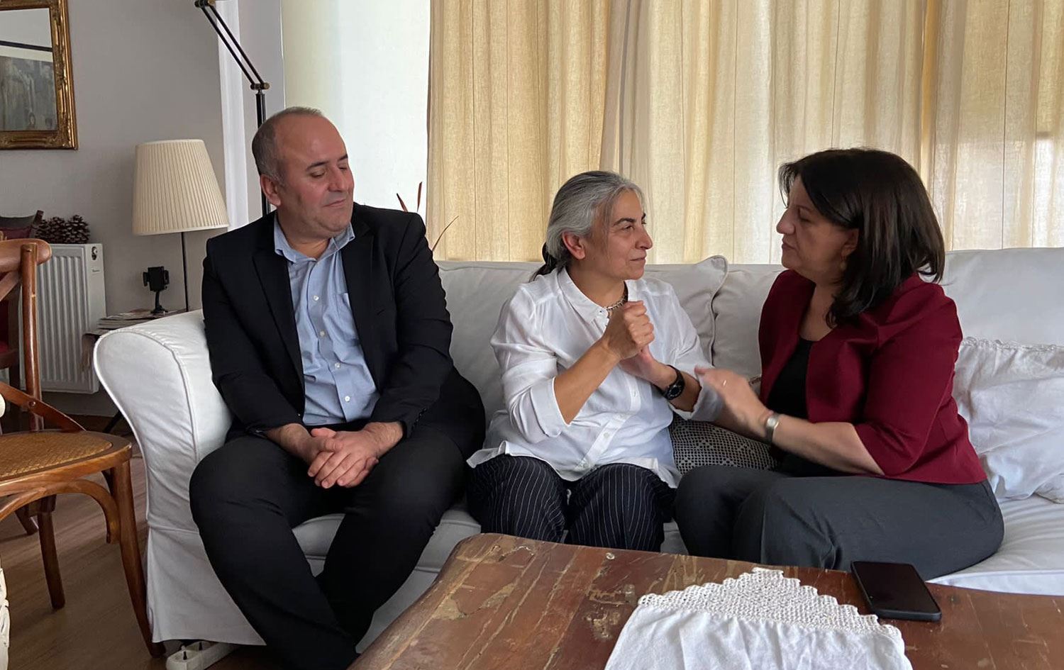 Pervîn Buldan serdana Aysel Tugluk kir