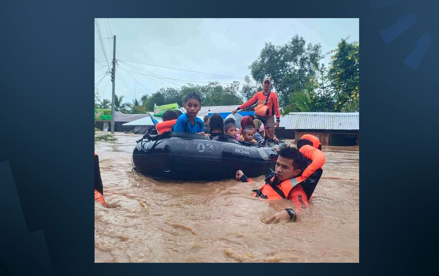 Filipinler’i fırtına vurdu: 72 ölü, 14 kayıp!