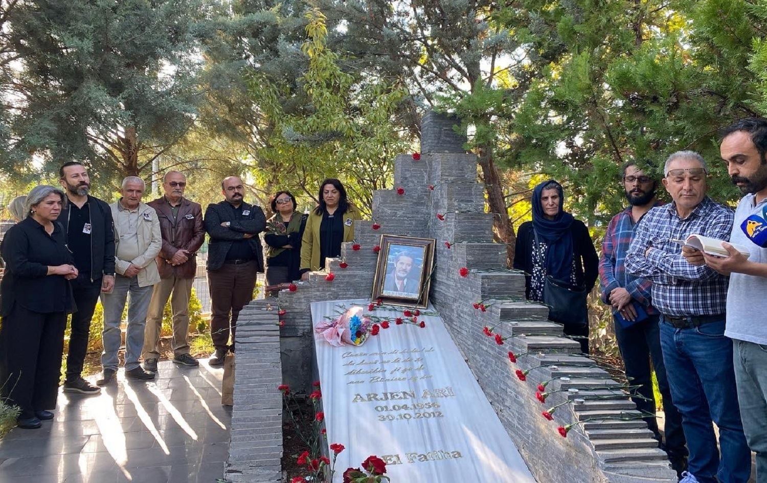 Arjen Arî li ser gora wî hat bibîranîn