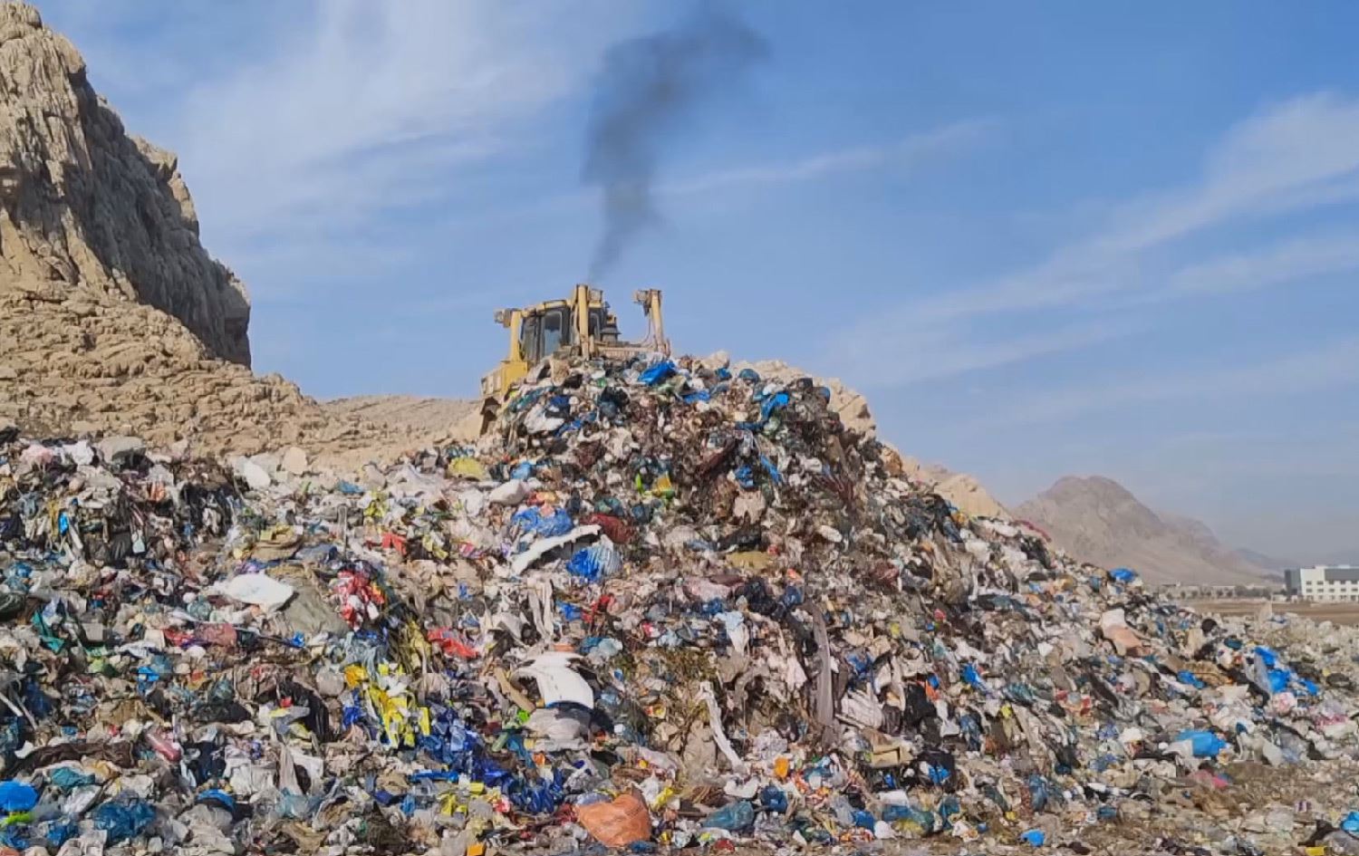 لە رانیە زبڵ، دەرمانی بەسەرچوو و پاشماوەی پزیشکی لە نزیک شوێنی نیشتەجێبوون فڕێدەدرێن