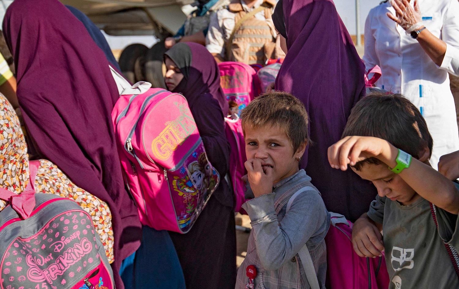 Rêveberiya Xweser 49 jin û zarok radestî Almanya û Holandayê kirin