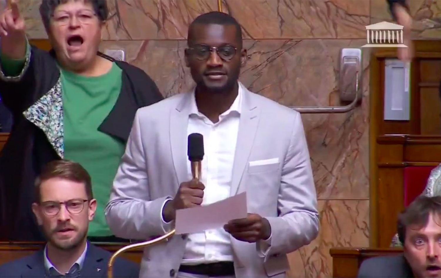 Fransa Parlamentosunda siyahi vekile ırkçı sataşma: Afrika'ya dön