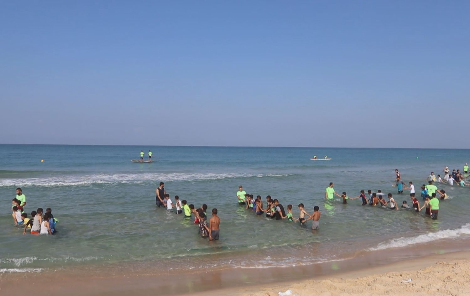 زیاتر لە هەزار منداڵ و مێرمنداڵ لە غەززە بەشداری لە کەرنەڤاڵێکی مەلەکردندا دەکەن