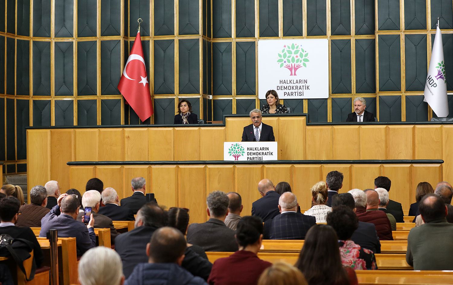 ‘Tek adam rejiminin kuruluşu esas itibariyle 4 Kasım 2016’da hız almıştır’