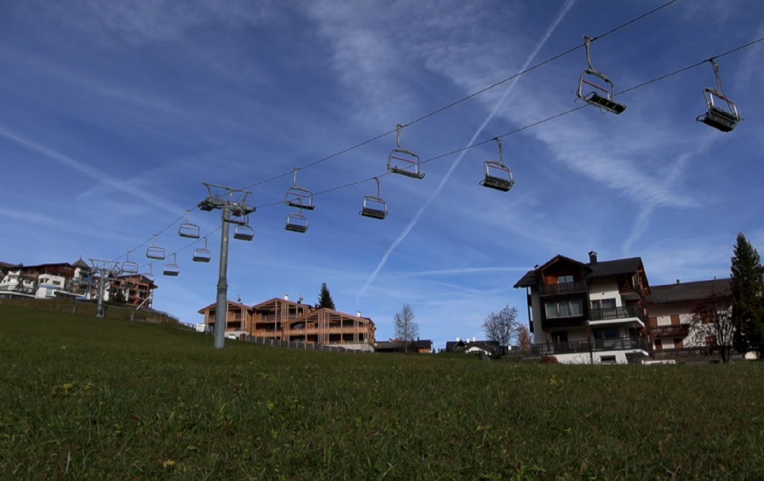 هەڵاوسان و کاریگەرییەکانی گۆڕانی کەشوهەوا لە ئیتاڵیا هەڕەشە لە خلیسکێنەی سەر بەفر دەکەن