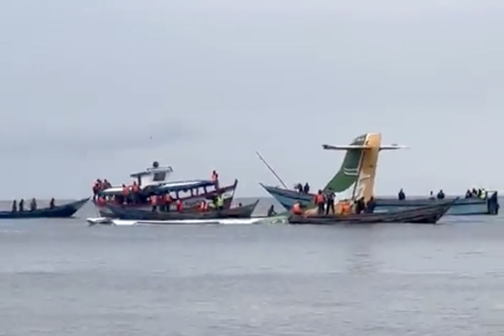 TANZANYA- Yolcu uçağı göle düştü