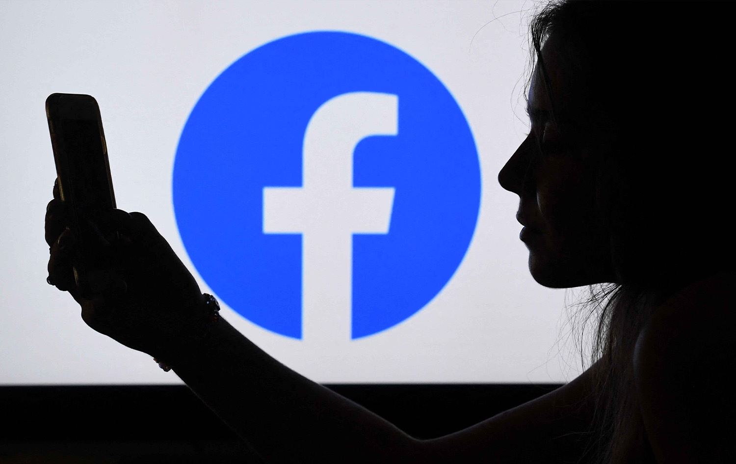 فەیسبووک هەزاران کارمەندی لە کارەکانیان دووردەخاتەوە