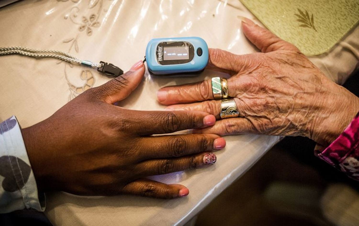 FDA: ئامێری پێوانی ئۆکسجین بۆ رەش پێستەکان ورد نییە