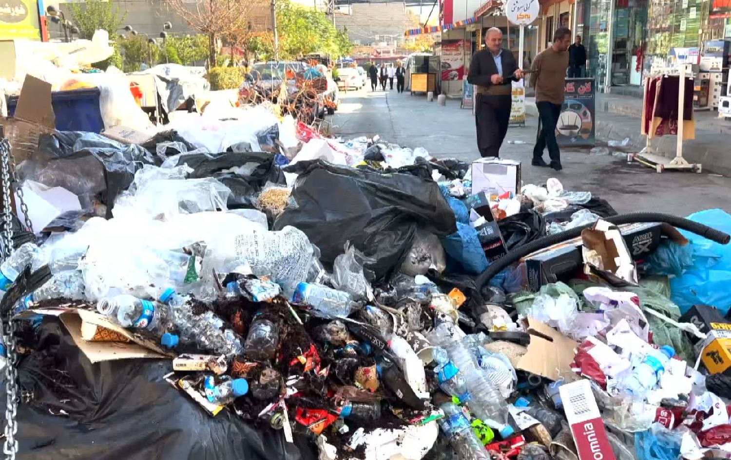 پارە لە بانکدا نییە؛ ژینگەپارێزان مانیان گرتووە و زبڵ شەقامەکانی رانیەی داپۆشیوە