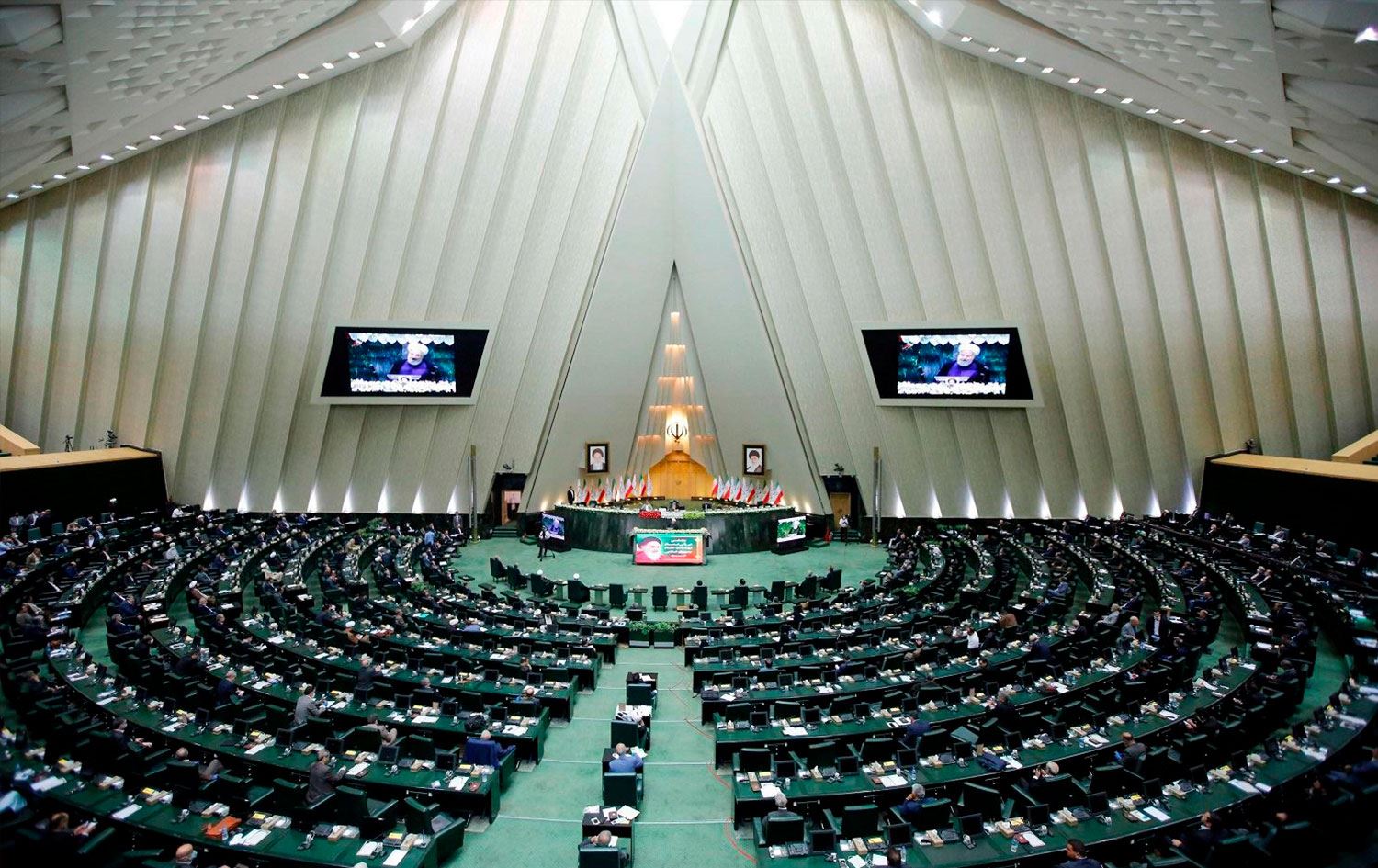 İran Parlamentosundan yargıya talimat: Göstericilere merhamet etmeyin!