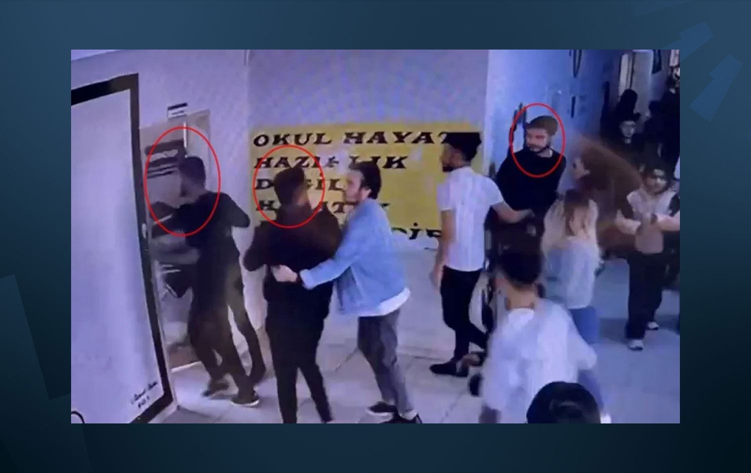 CİZRE- Kopyacı öğrenci idareye gönderildi, ağabeyleri öğretmeni sınıfta dövdü!