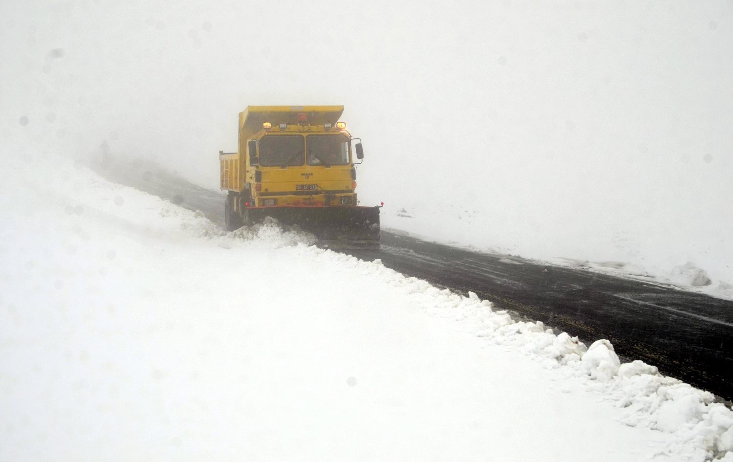 VIDEO- Li Mûş û Meletiyê berf barî