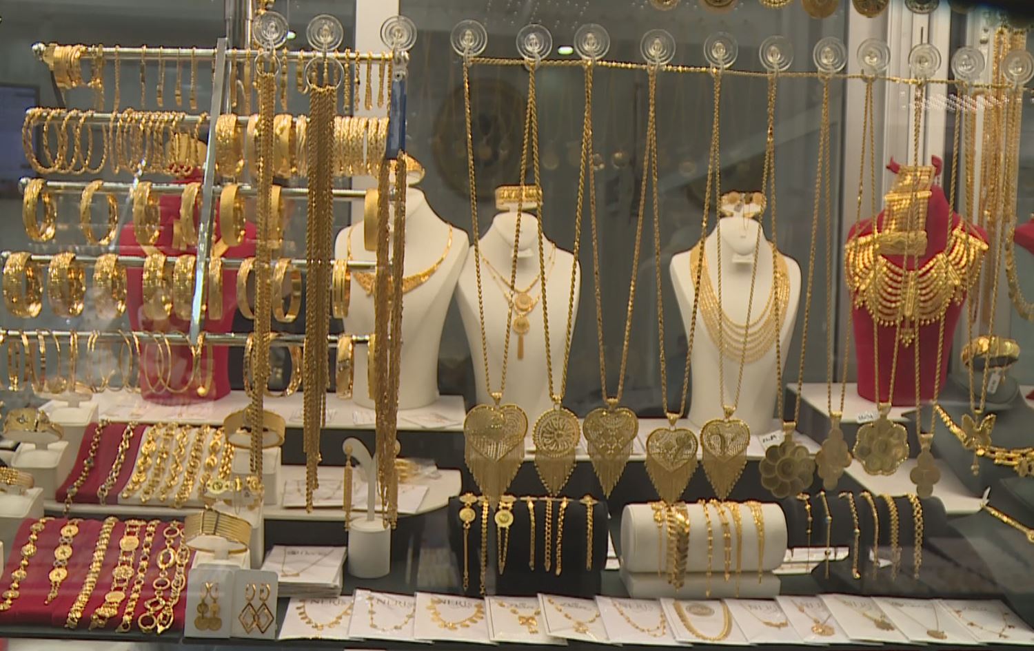 ÎDIA - Li Êlihê zêrîngerek bi qasî 43 milyon dolarî pere û zêrê xelkê biriye