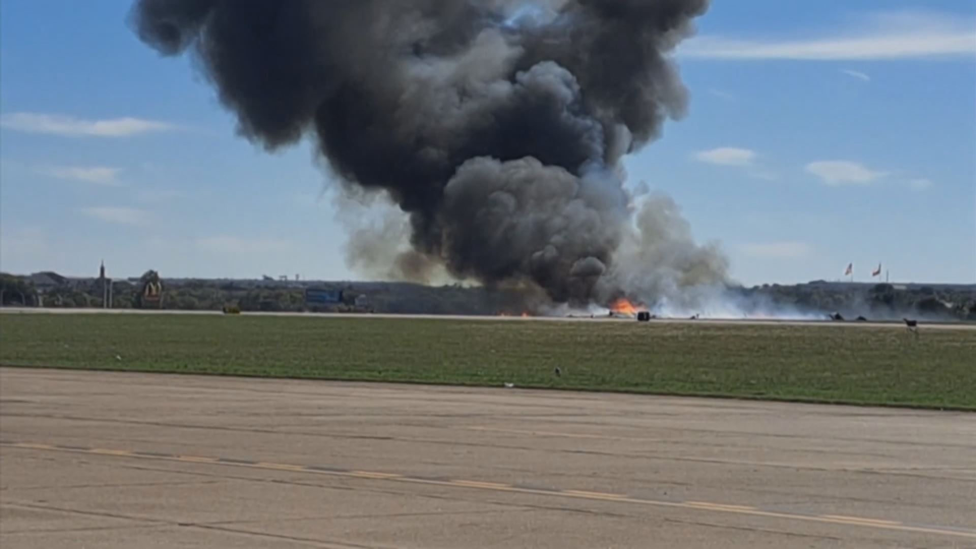 دوو فڕۆکەی سەردەمی جەنگی جیهانیی دووەم لە ئەمریکا خۆیان بەیەکدا کێشا و تەقینەوە