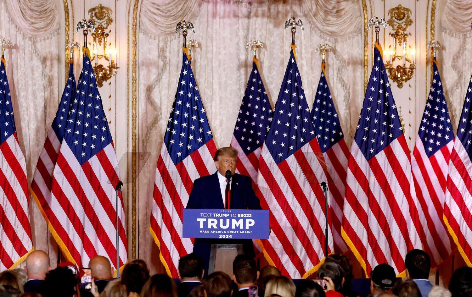 Trump, 2024'teki başkanlık seçimleri için adaylığını açıkladı