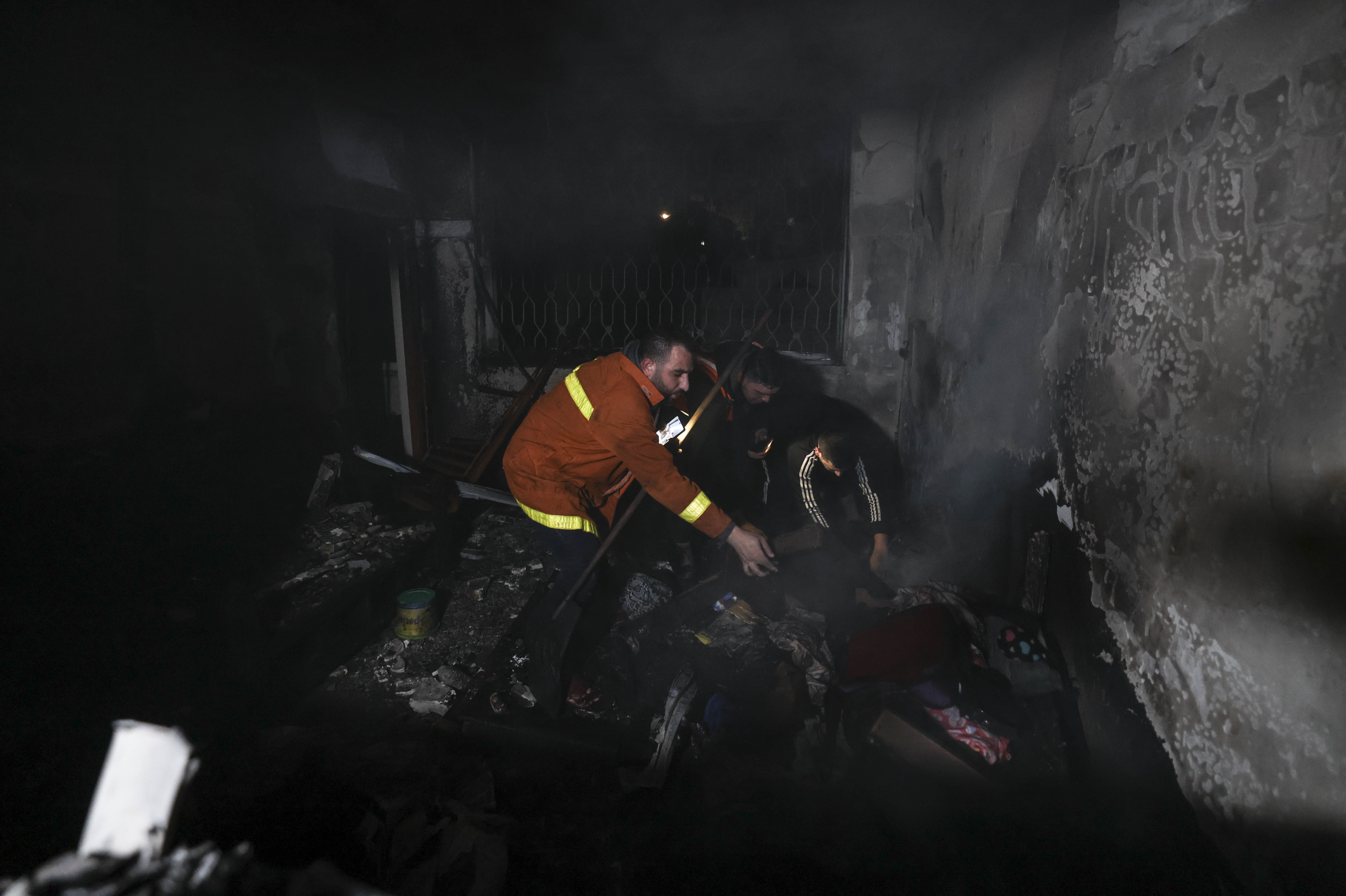 Gazze'de bina yandı: 21 ölü