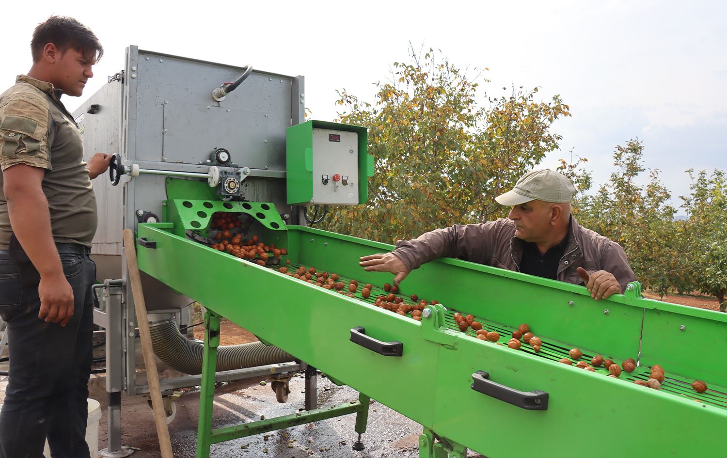 Semsûriyek piştî 31 salan ji derveyî welêt vegeriya û li gund dest bi çandiniyê kir