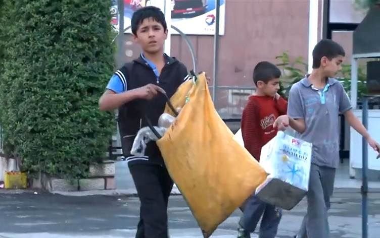 Komeleya Piştgiriya Bo Jiyanê: Li Tirkiyê zarok birçî ne û ewlekariya wan nîne