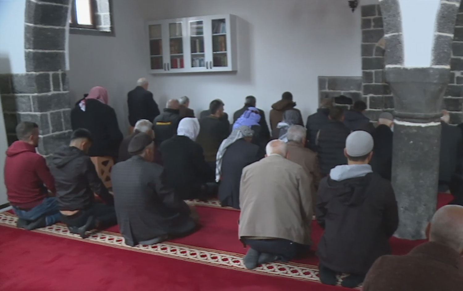 Diyarbakır’da tarihi cami borcu yüzünden bir aydır elektriksiz