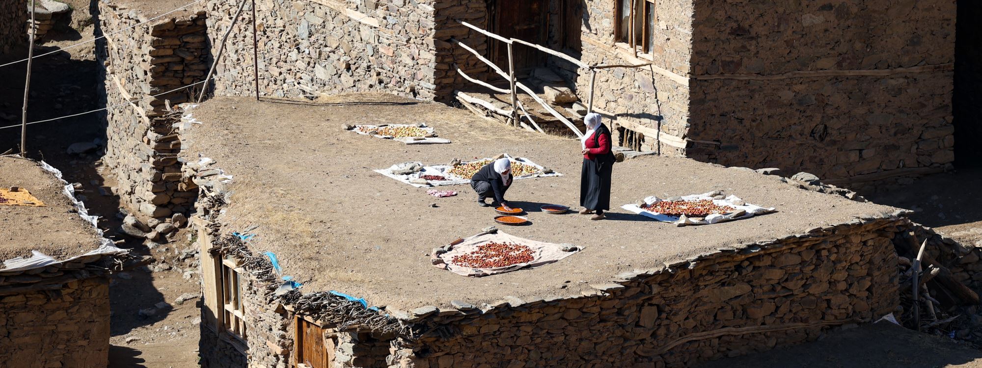 WÊNE - Li Wanê di malên kevirîn de amadekariyên zivistanê dest pê kirin